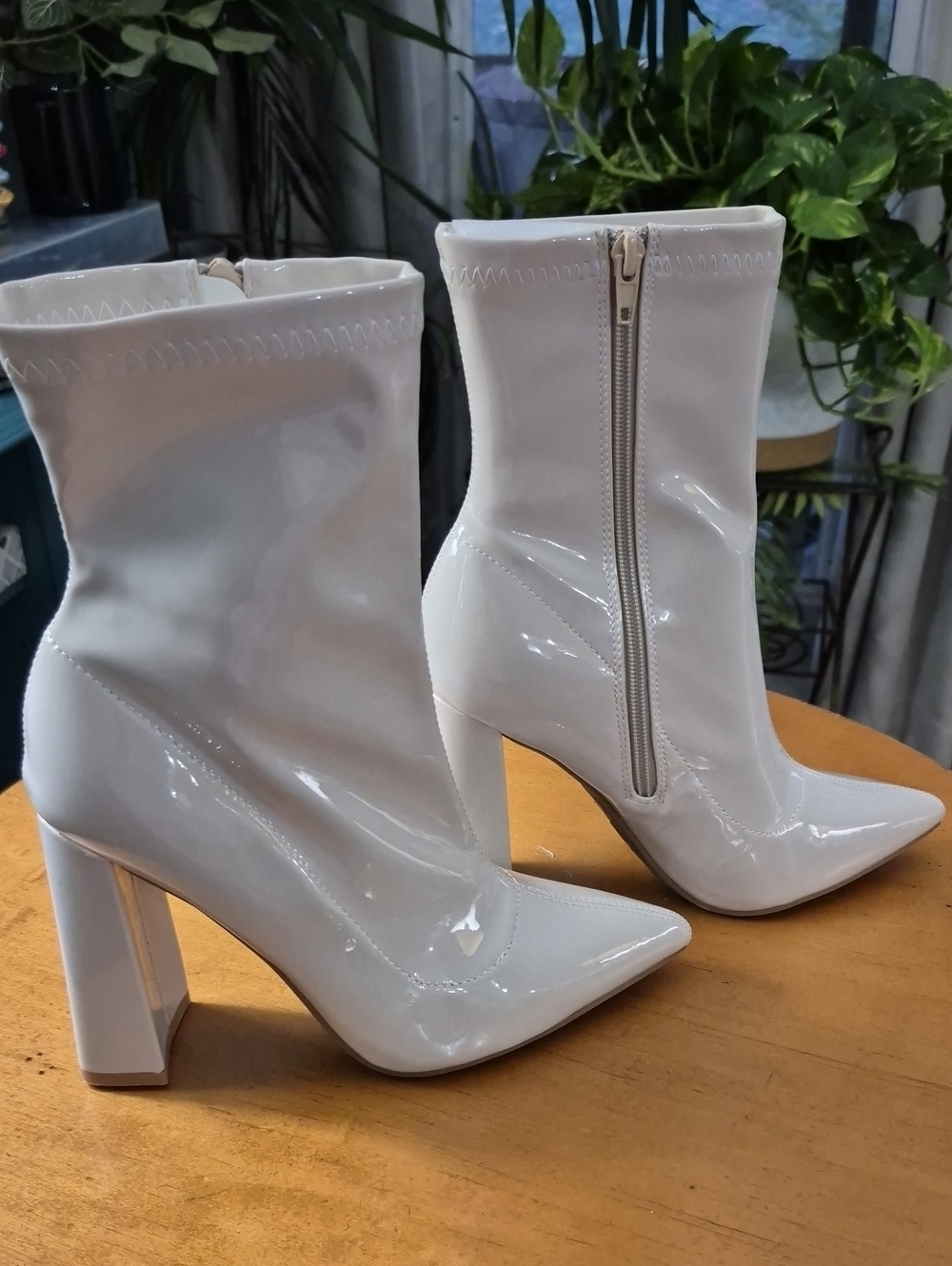 She In Women's Patent Pointed-Toe Block Heel Ankle Boots - Cream. NWOT. Sz 7.5